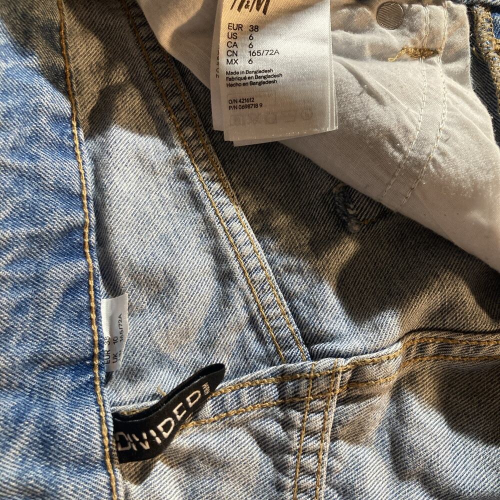 Divided by H&M Women's Denim Shorts Raw Hem Distressed Button Fly Size 6 - Picture 5 of 7